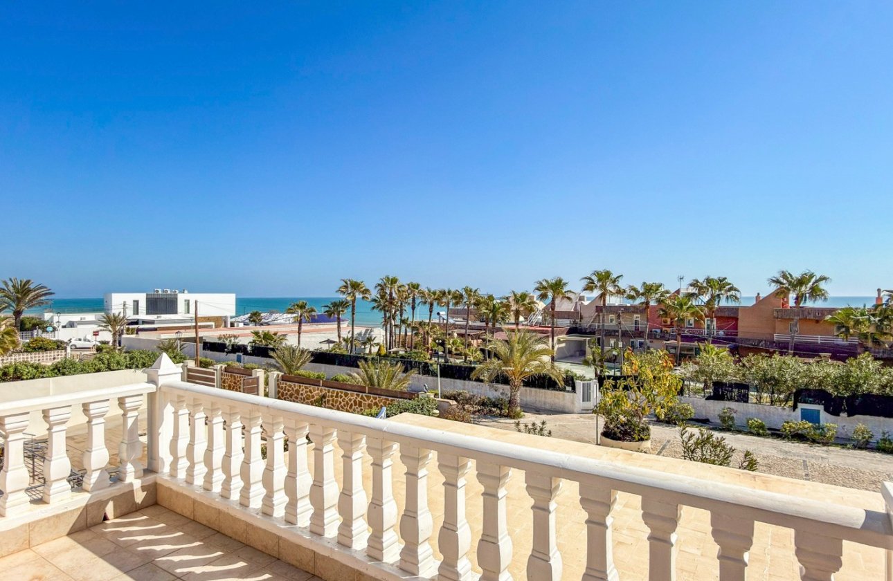 Resale - Villa -
Torrevieja - Costa Blanca