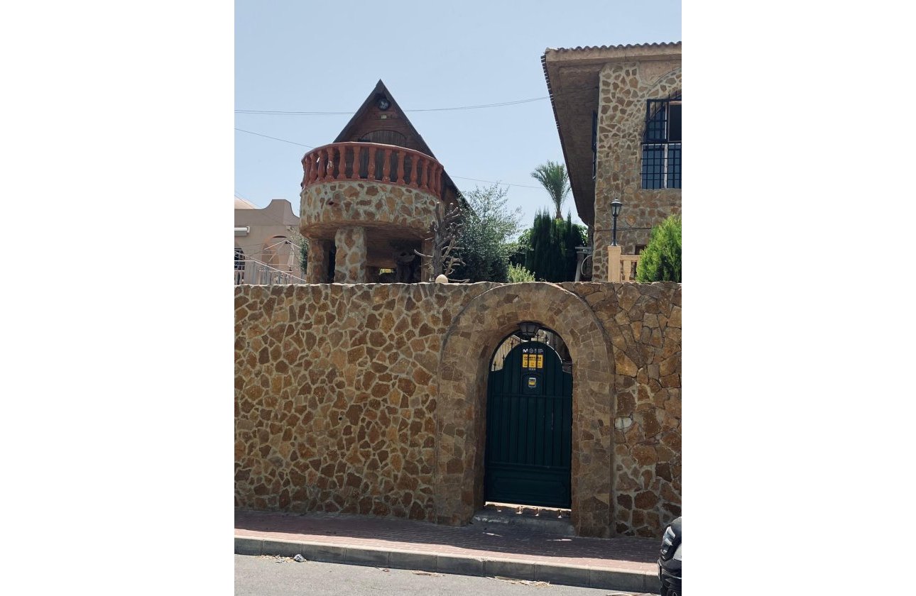 Resale - Villa -
Torrevieja - Costa Blanca