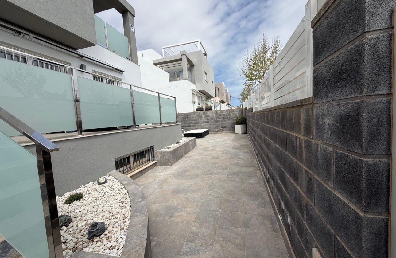 Resale - Villa -
Torrevieja - Costa Blanca