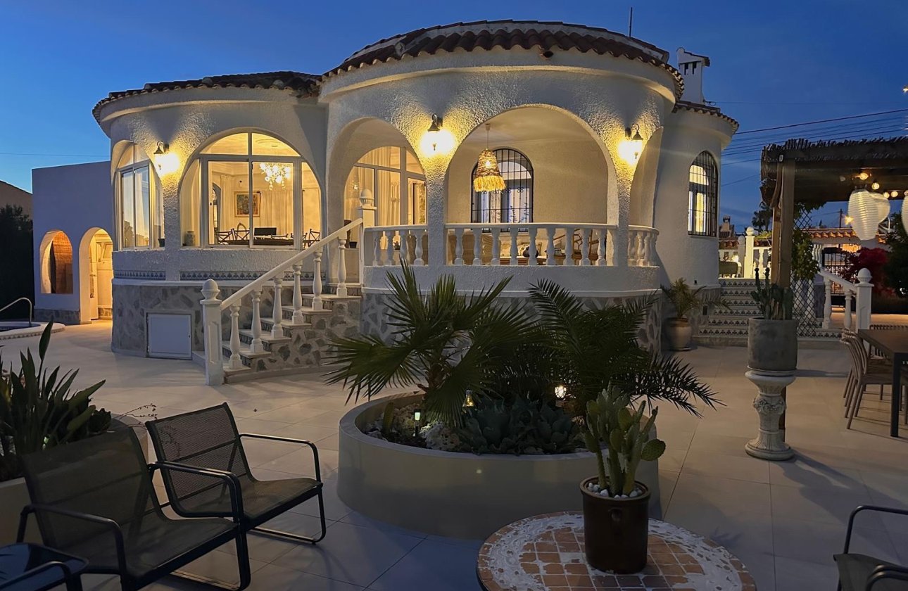 Resale - Villa -
Torrevieja - Costa Blanca