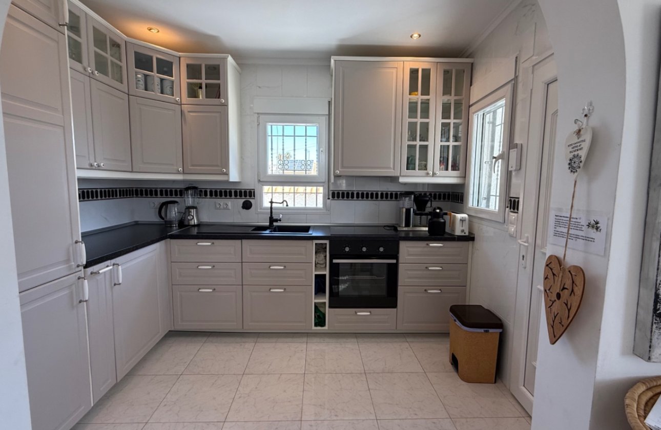 Resale - Villa -
Torrevieja - Costa Blanca