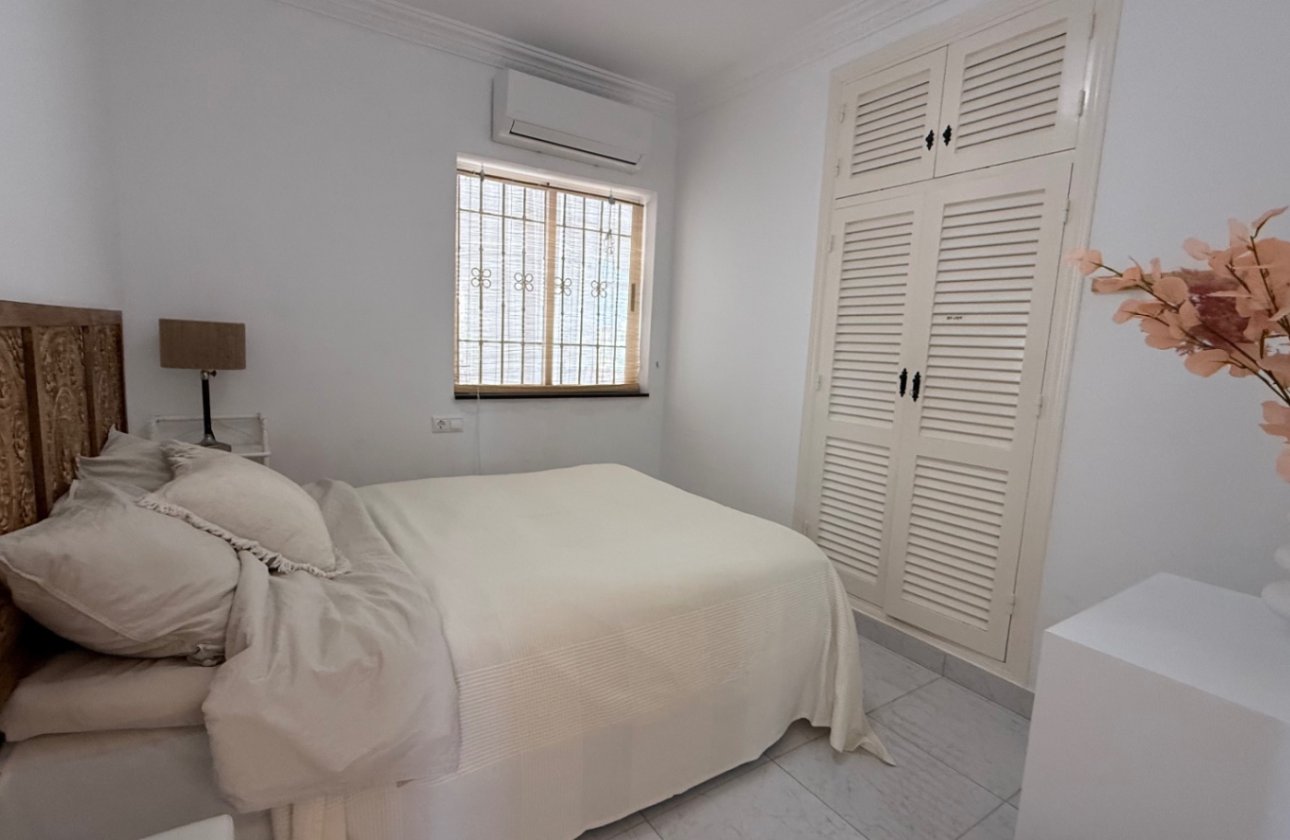 Resale - Villa -
Torrevieja - Costa Blanca