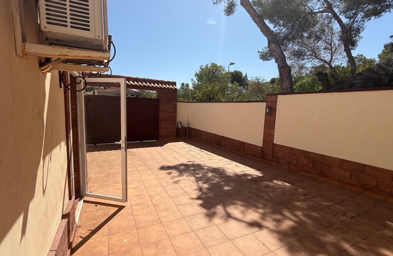 Resale - Villa -
Torrevieja - Costa Blanca