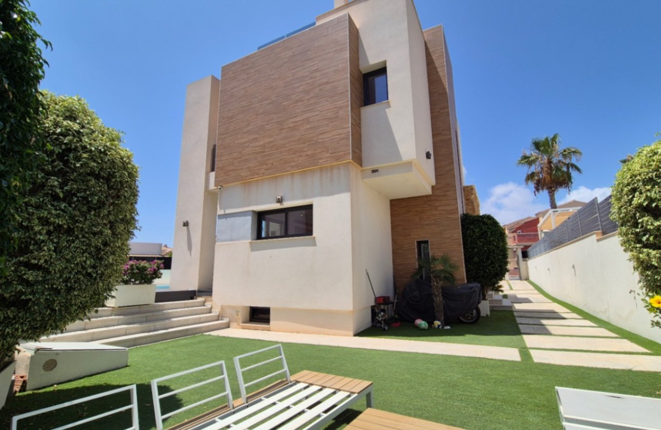 Resale - Villa -
Torrevieja - Costa Blanca