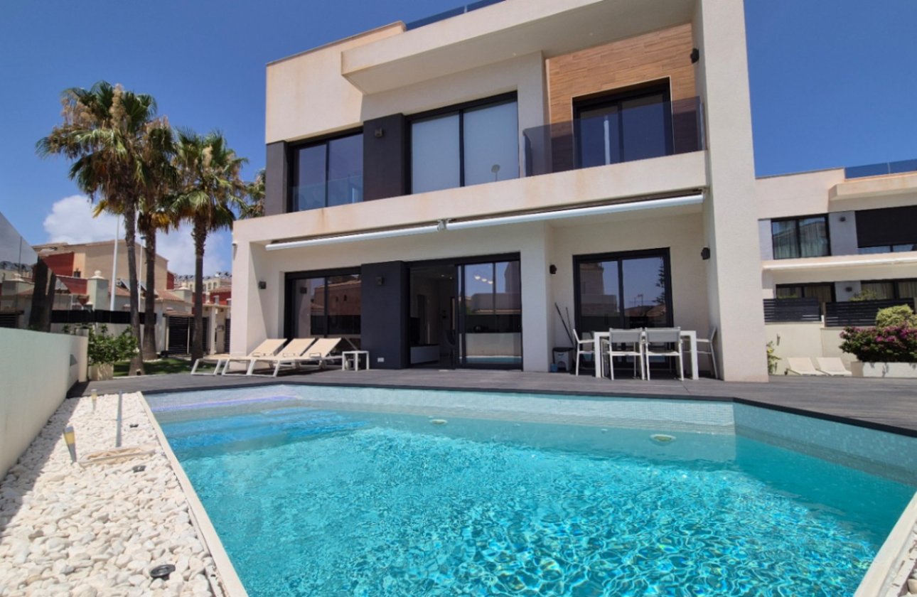 Resale - Villa -
Torrevieja - Costa Blanca