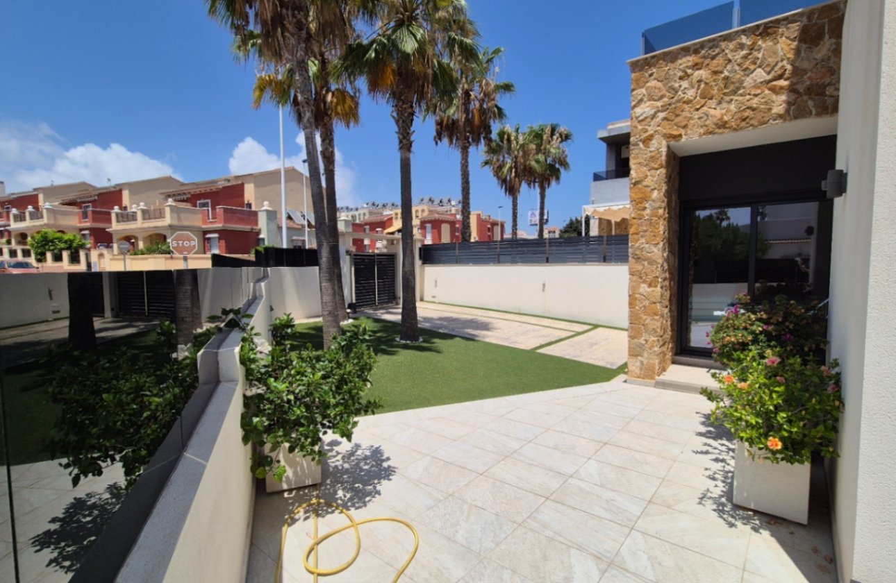Resale - Villa -
Torrevieja - Costa Blanca