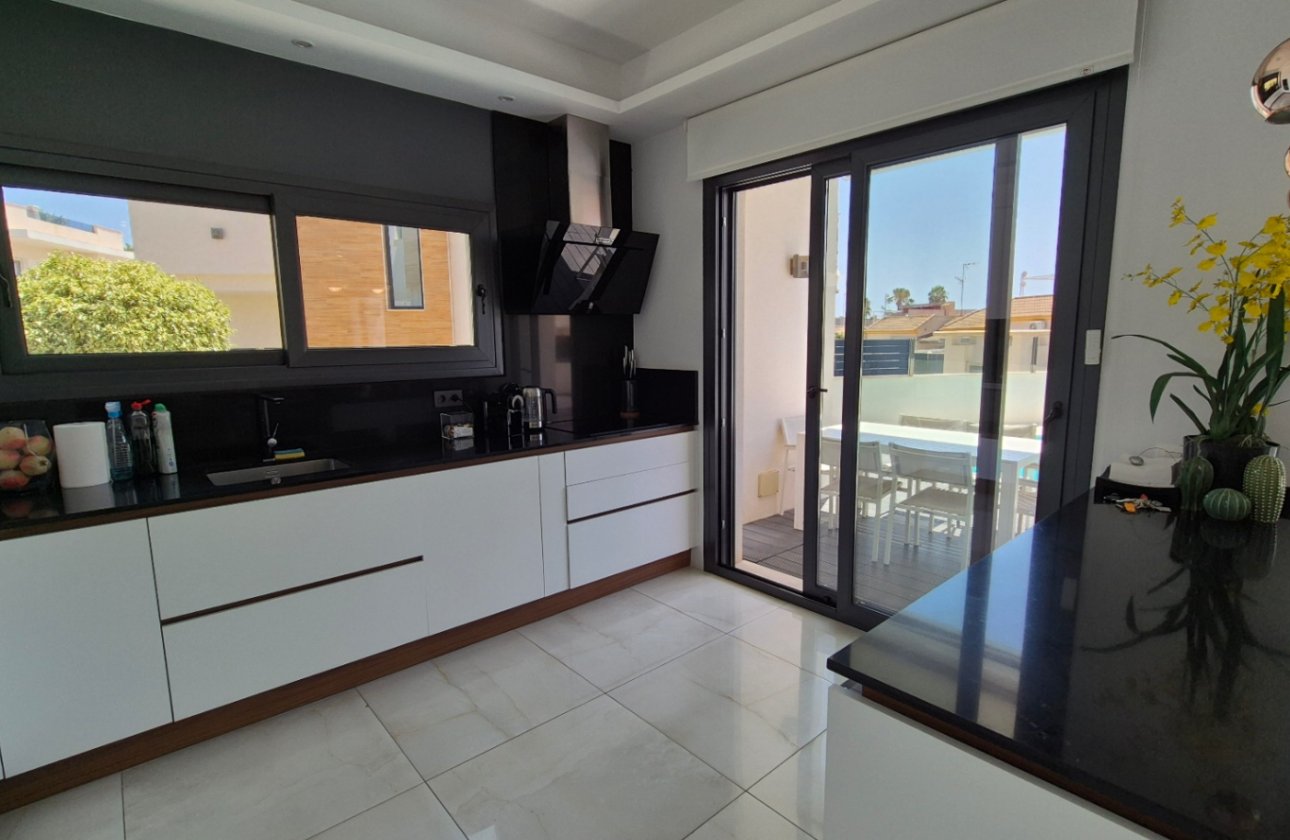 Resale - Villa -
Torrevieja - Costa Blanca