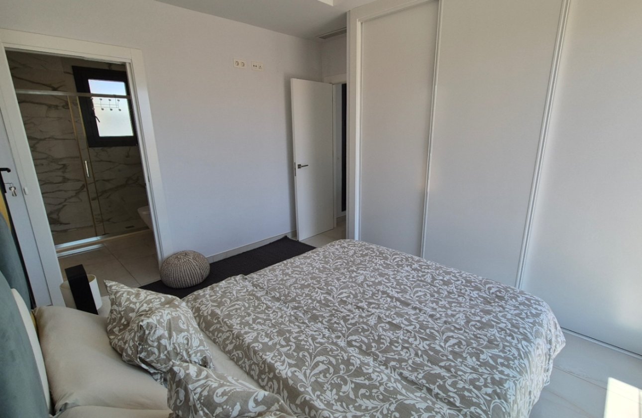 Resale - Villa -
Torrevieja - Costa Blanca