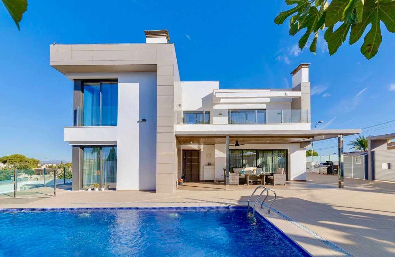 Resale - Villa -
Torrevieja - Costa Blanca