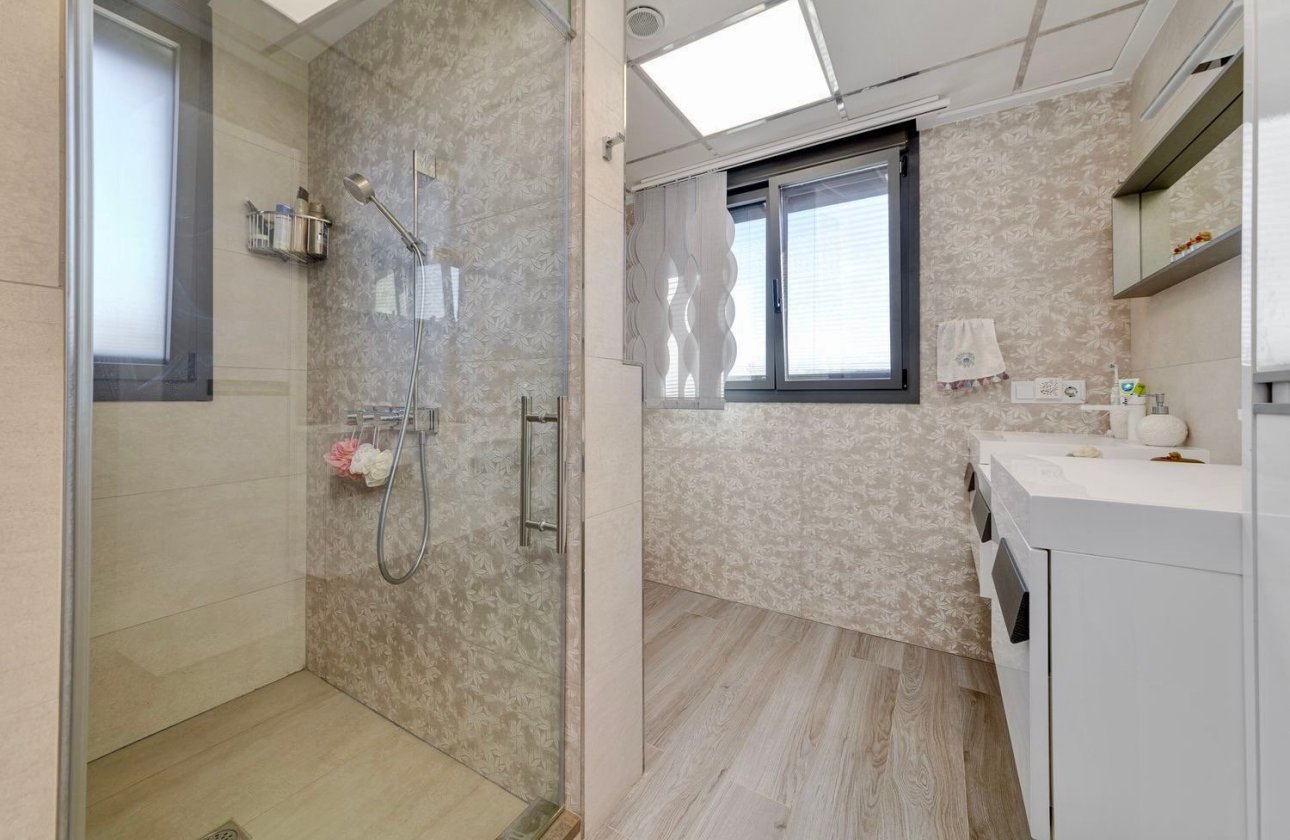 Resale - Villa -
Torrevieja - Costa Blanca