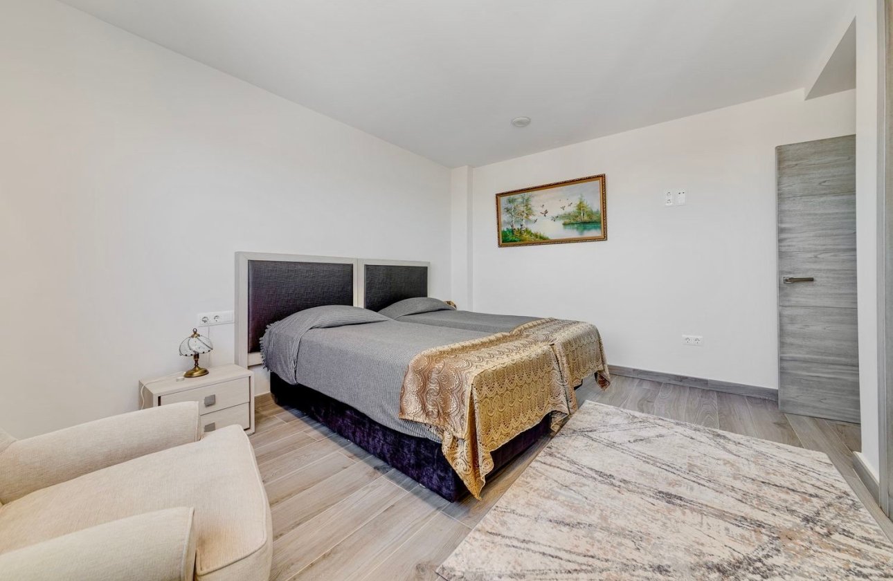 Resale - Villa -
Torrevieja - Costa Blanca