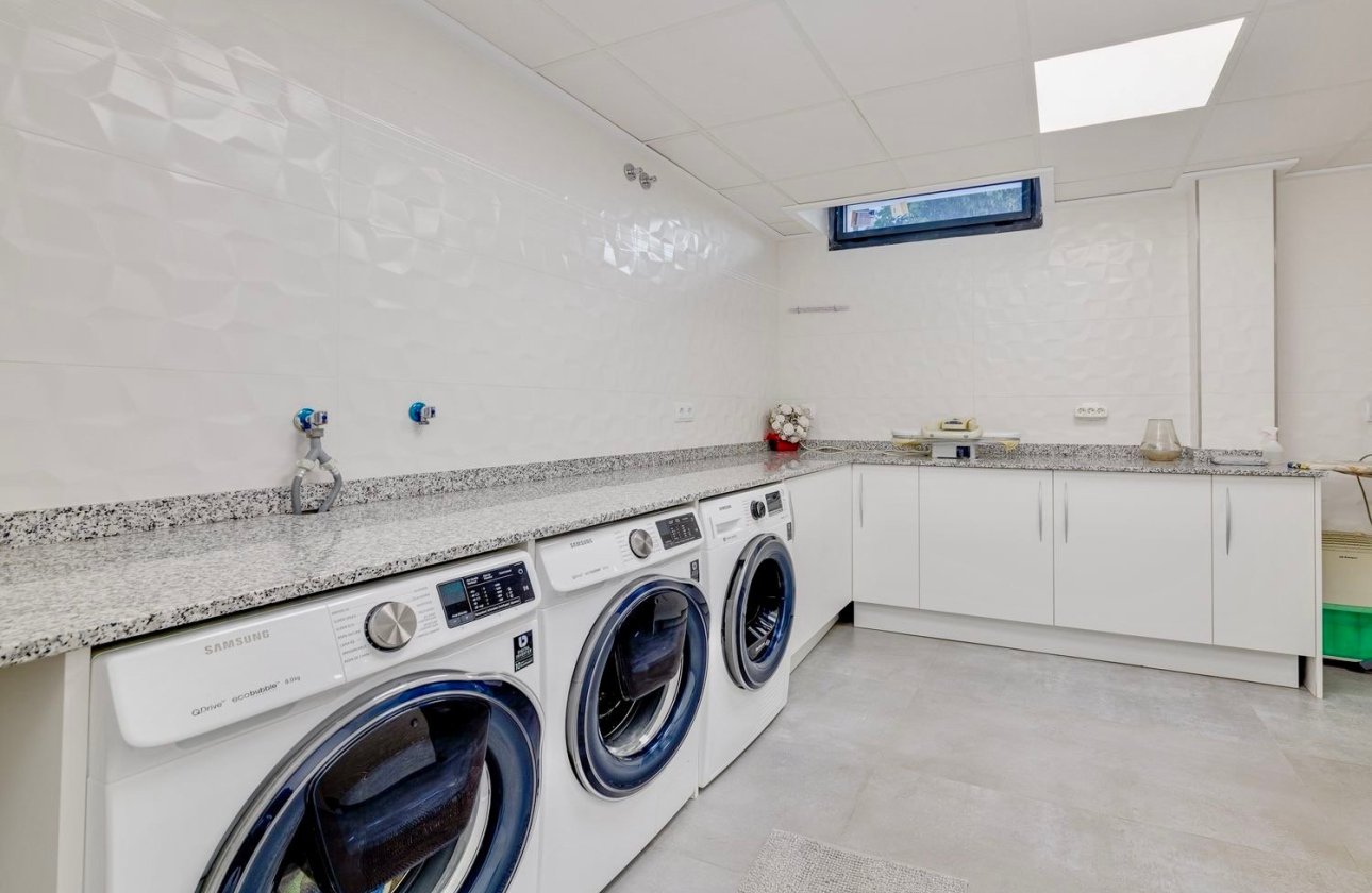 Resale - Villa -
Torrevieja - Costa Blanca