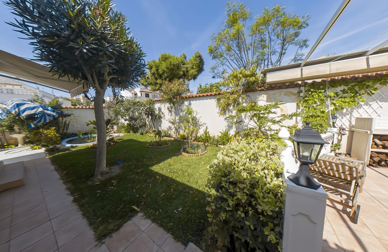Resale - Villa -
Torrevieja - Costa Blanca