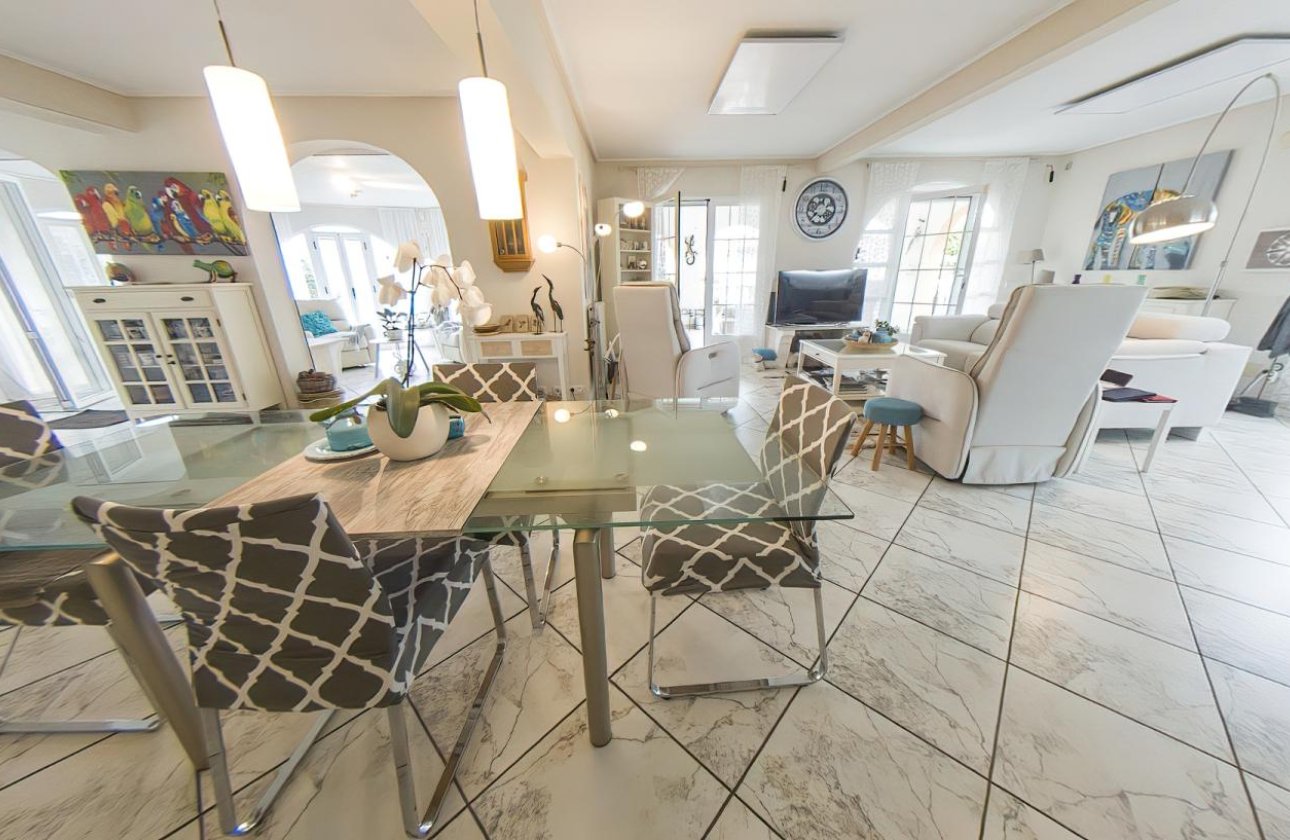 Resale - Villa -
Torrevieja - Costa Blanca