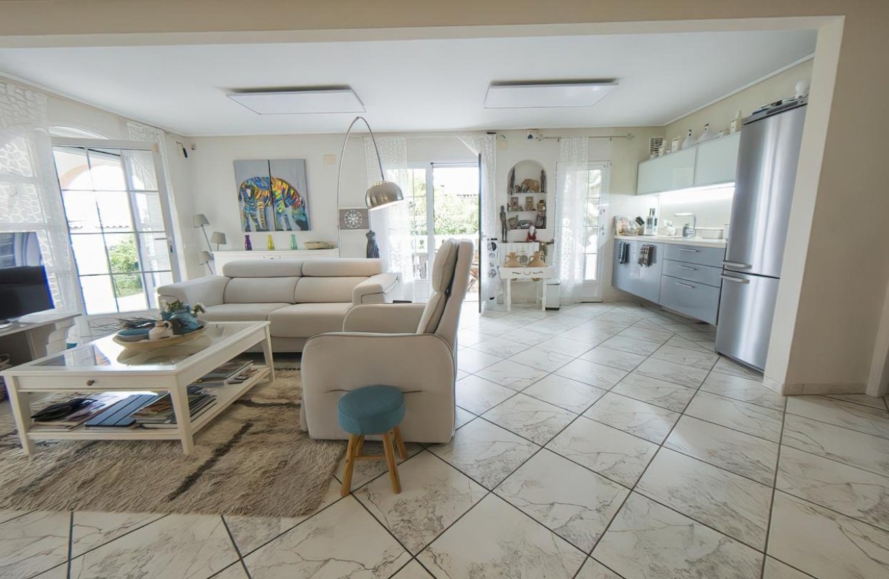 Resale - Villa -
Torrevieja - Costa Blanca