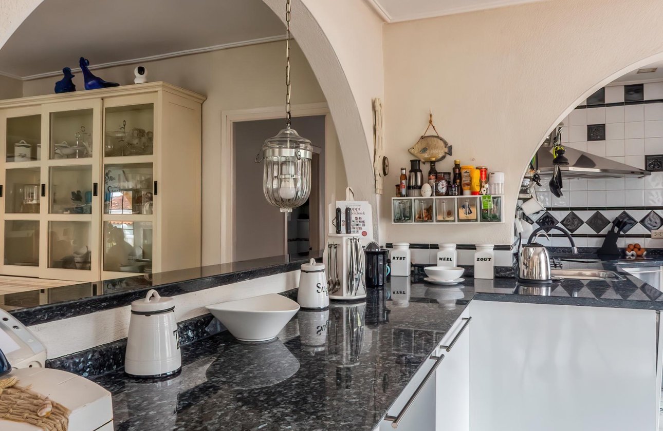 Resale - Villa -
Torrevieja - Costa Blanca