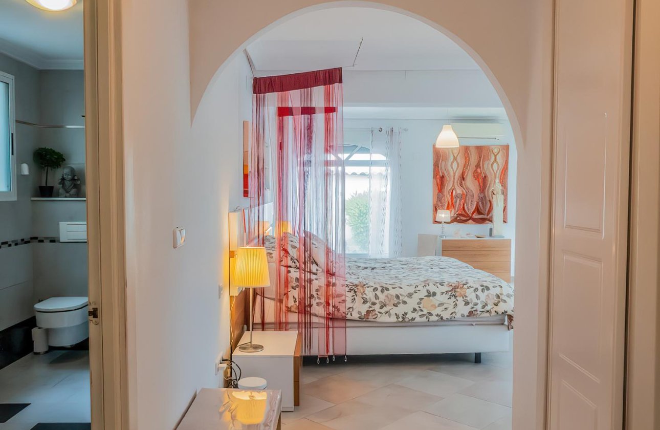 Resale - Villa -
Torrevieja - Costa Blanca