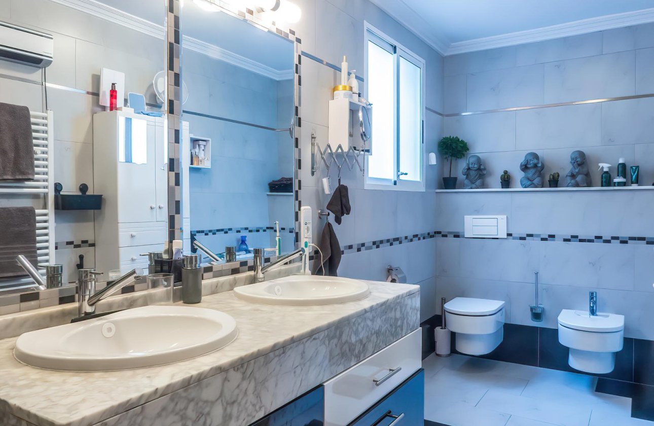 Resale - Villa -
Torrevieja - Costa Blanca