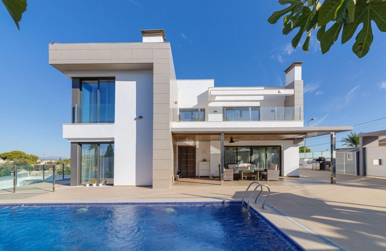 Resale - Villa -
Torrevieja - Costa Blanca