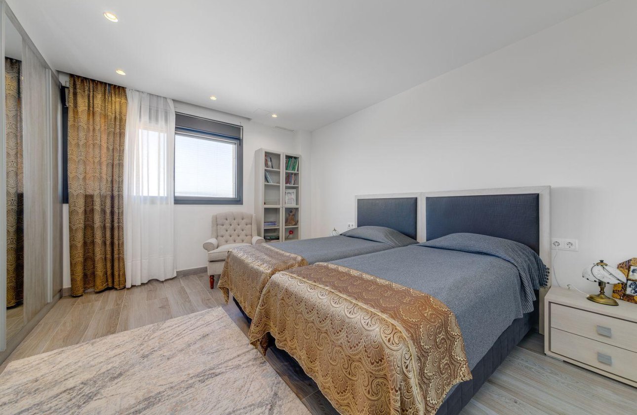Resale - Villa -
Torrevieja - Costa Blanca