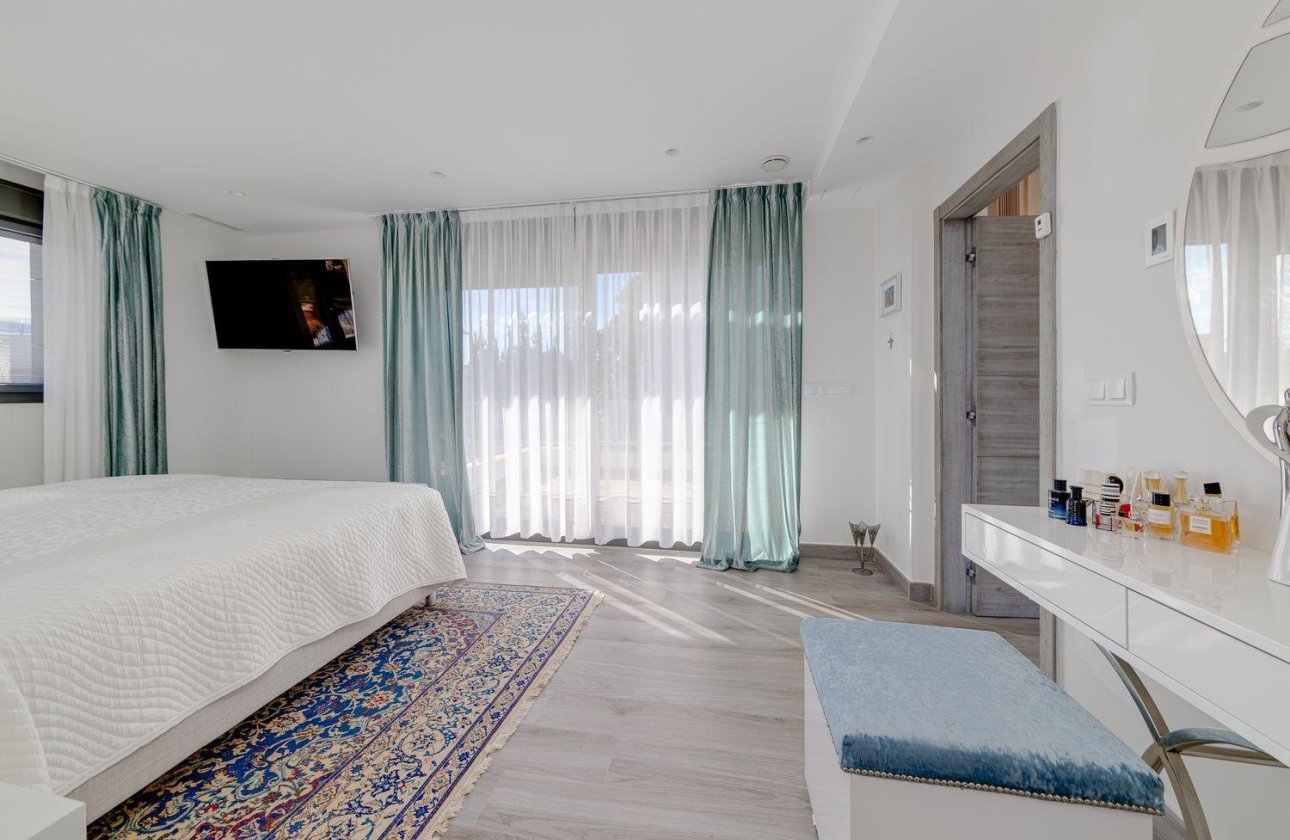 Resale - Villa -
Torrevieja - Costa Blanca
