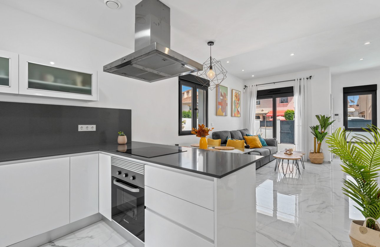 Resale - Villa -
Torrevieja - Costa Blanca