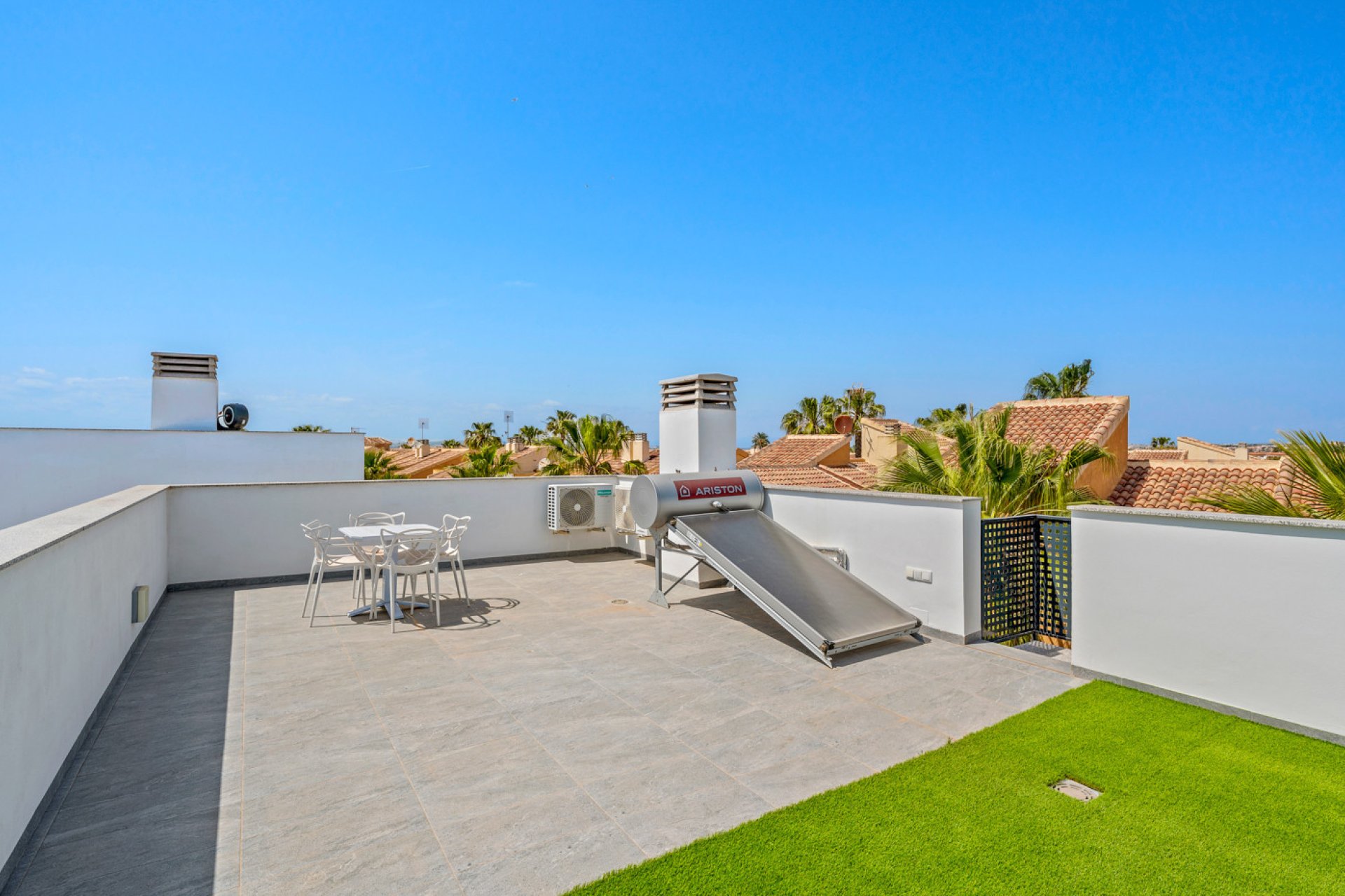Resale - Villa -
Torrevieja - Costa Blanca