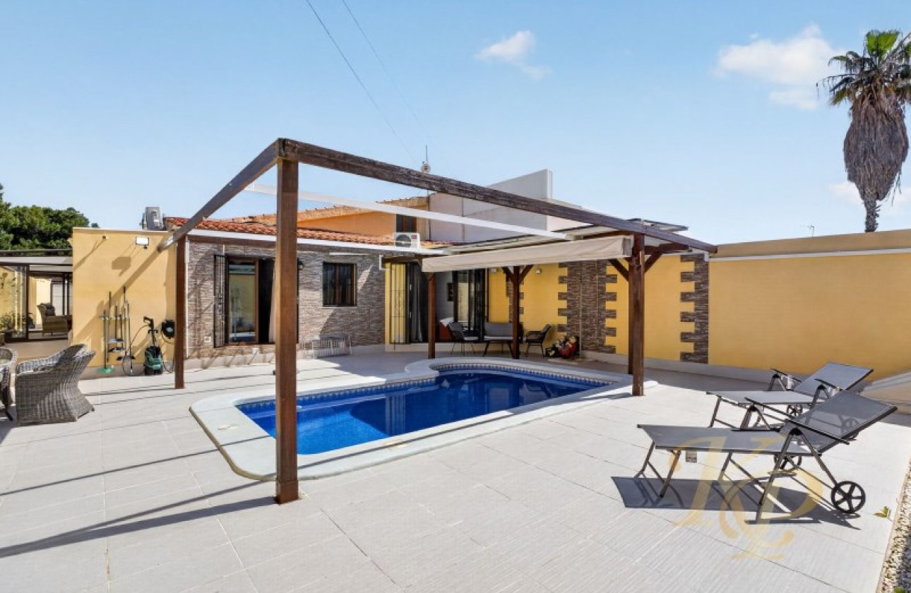 Resale - Villa -
Torrevieja - Costa Blanca