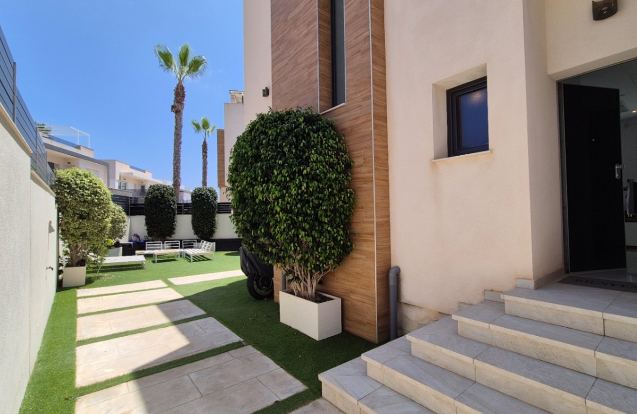 Resale - Villa -
Torrevieja - Costa Blanca