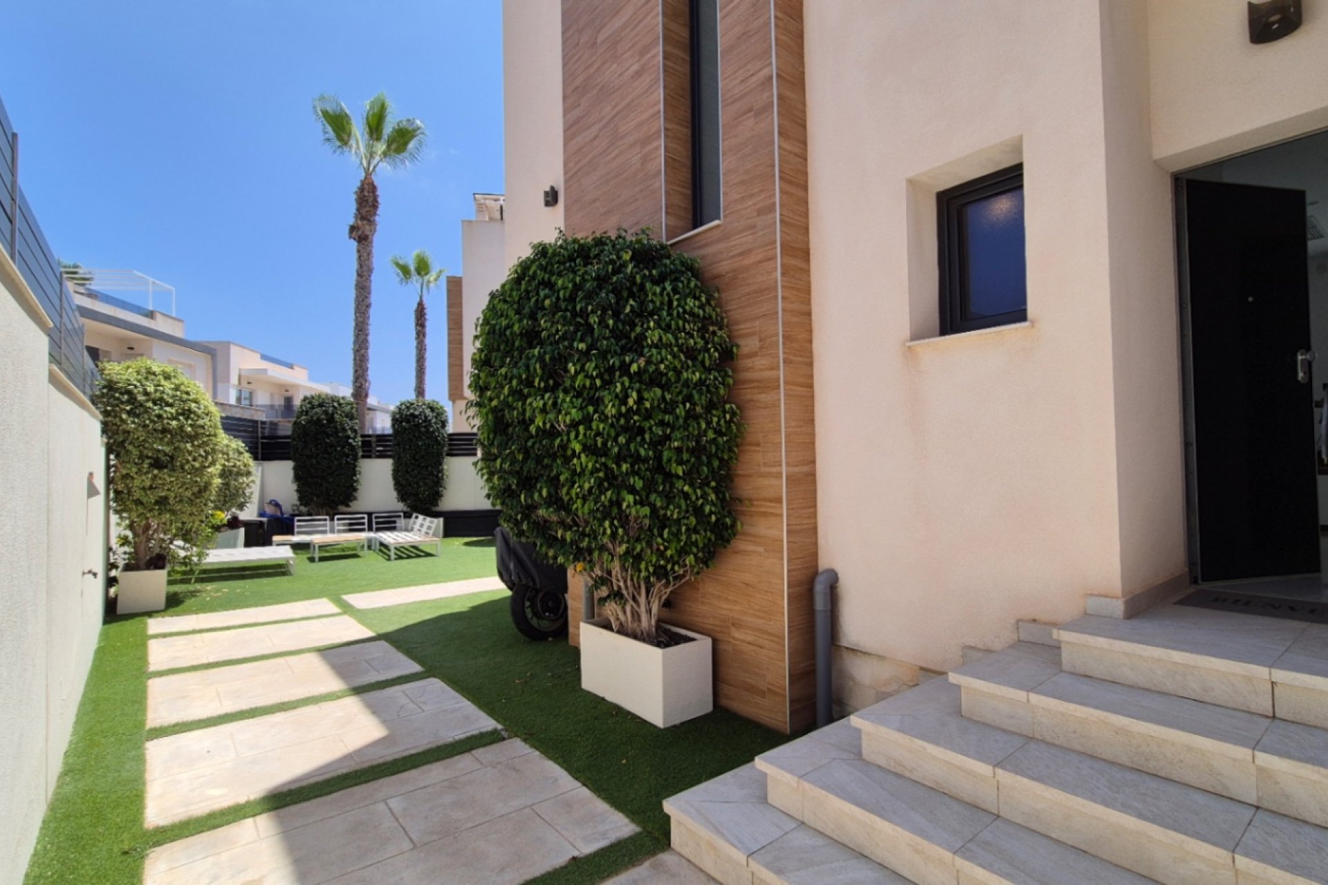 Resale - Villa -
Torrevieja - Costa Blanca