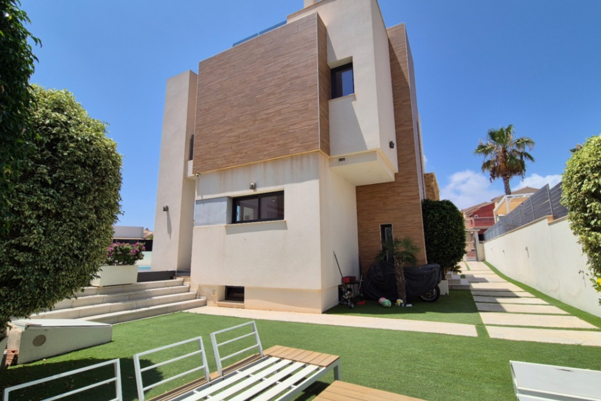 Resale - Villa -
Torrevieja - Costa Blanca