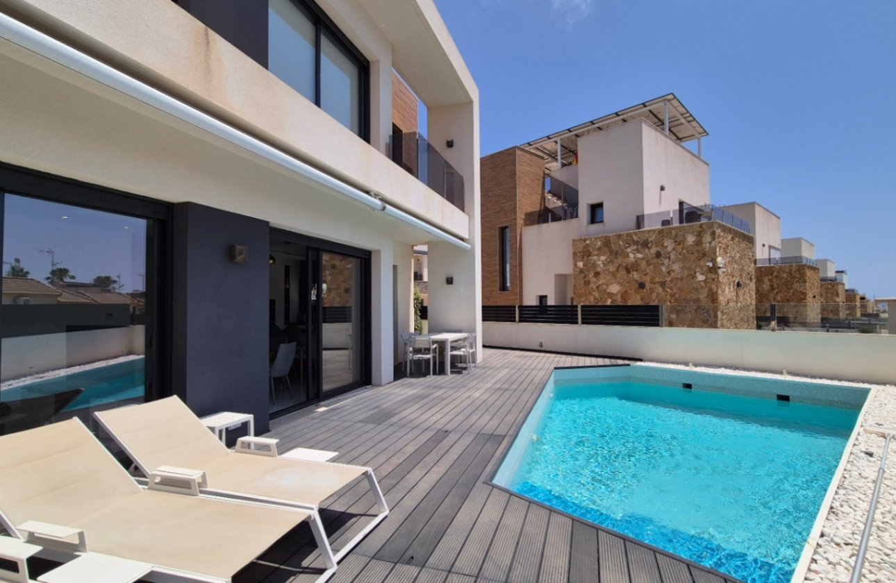 Resale - Villa -
Torrevieja - Costa Blanca