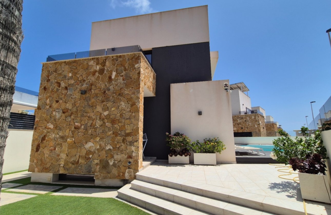 Resale - Villa -
Torrevieja - Costa Blanca