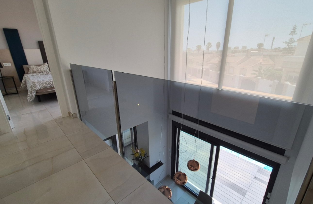 Resale - Villa -
Torrevieja - Costa Blanca