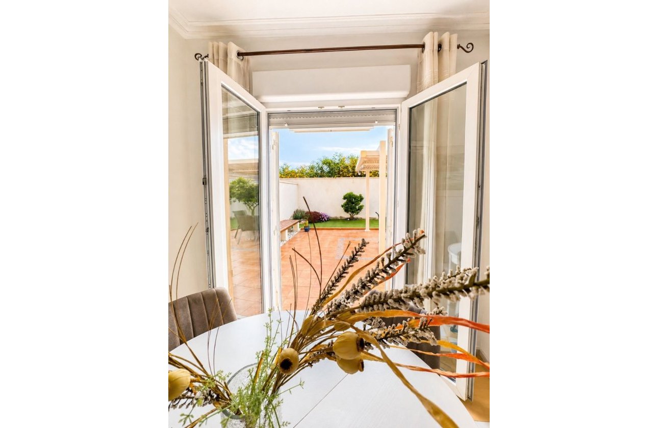 Resale - Villa -
Torrevieja - Costa Blanca