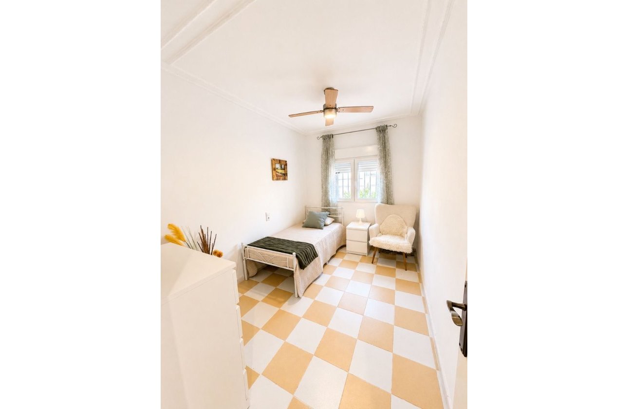Resale - Villa -
Torrevieja - Costa Blanca