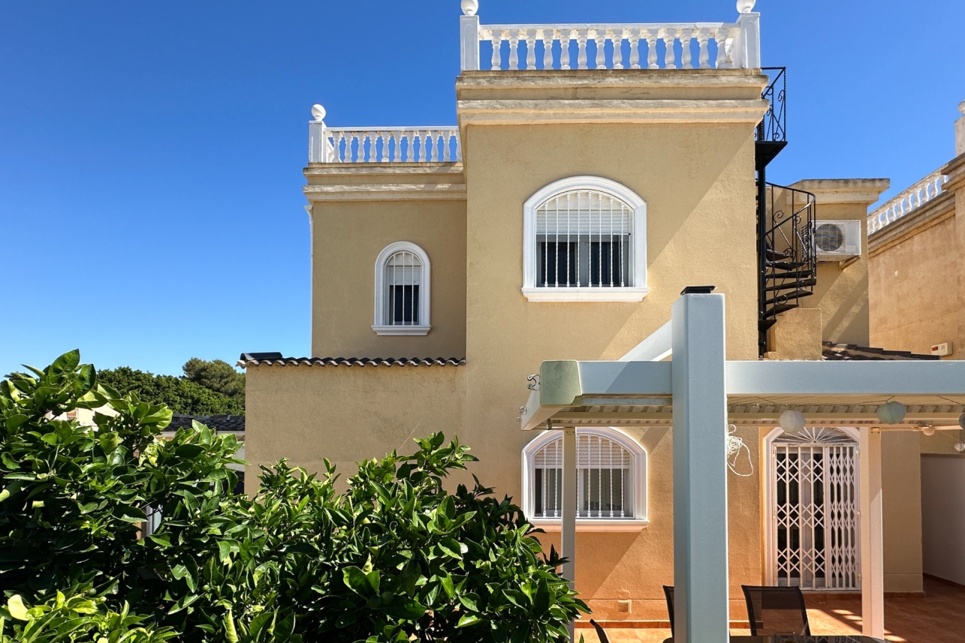 Resale - Villa -
Torrevieja - Costa Blanca