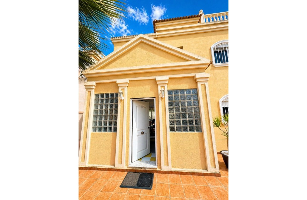 Resale - Villa -
Torrevieja - Costa Blanca