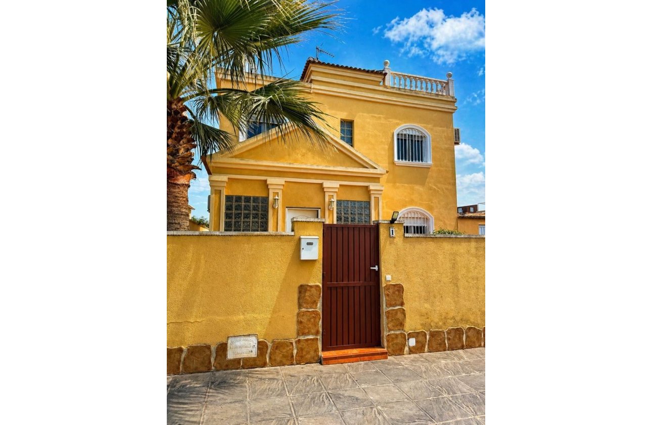 Resale - Villa -
Torrevieja - Costa Blanca