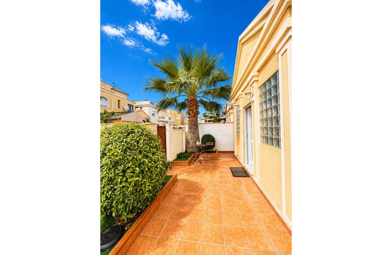 Resale - Villa -
Torrevieja - Costa Blanca