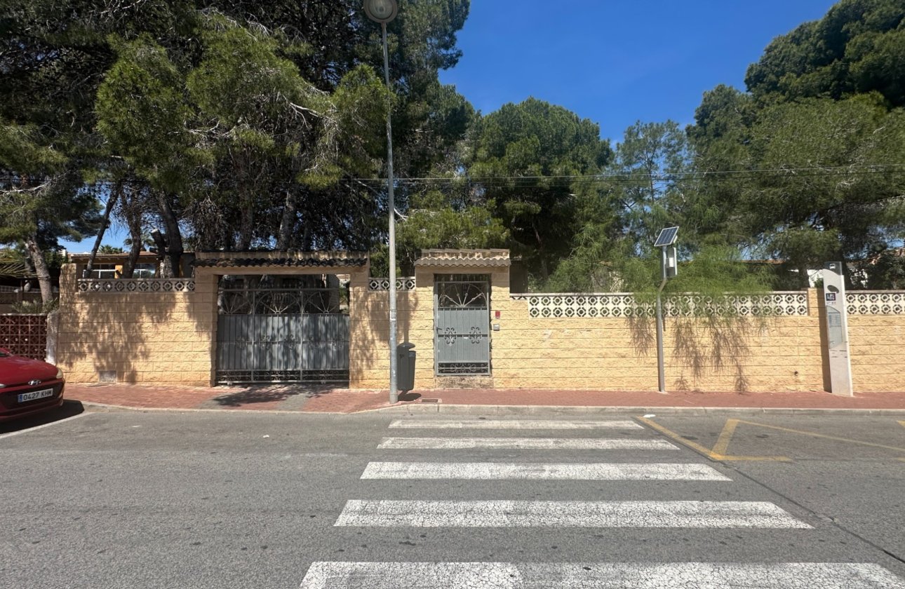 Resale - Villa -
Torrevieja - Costa Blanca