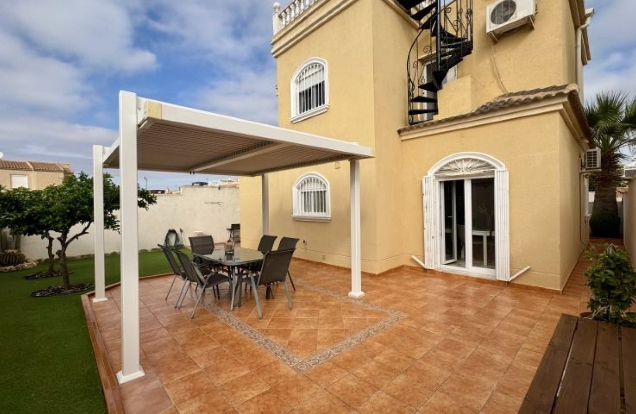Resale - Villa -
Torrevieja - Costa Blanca