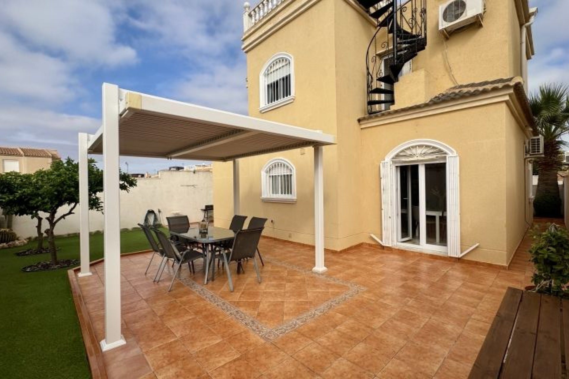 Resale - Villa -
Torrevieja - Costa Blanca