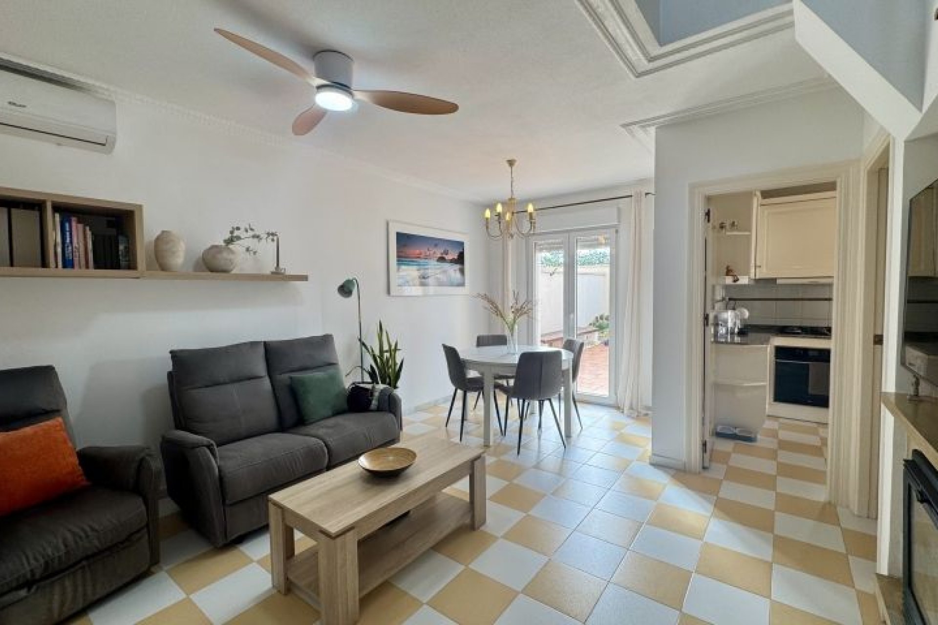 Resale - Villa -
Torrevieja - Costa Blanca