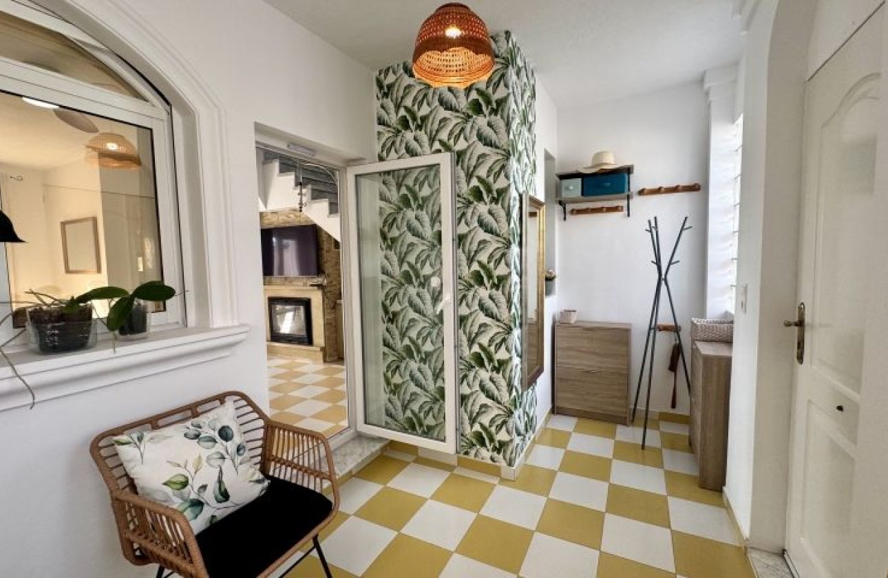 Resale - Villa -
Torrevieja - Costa Blanca