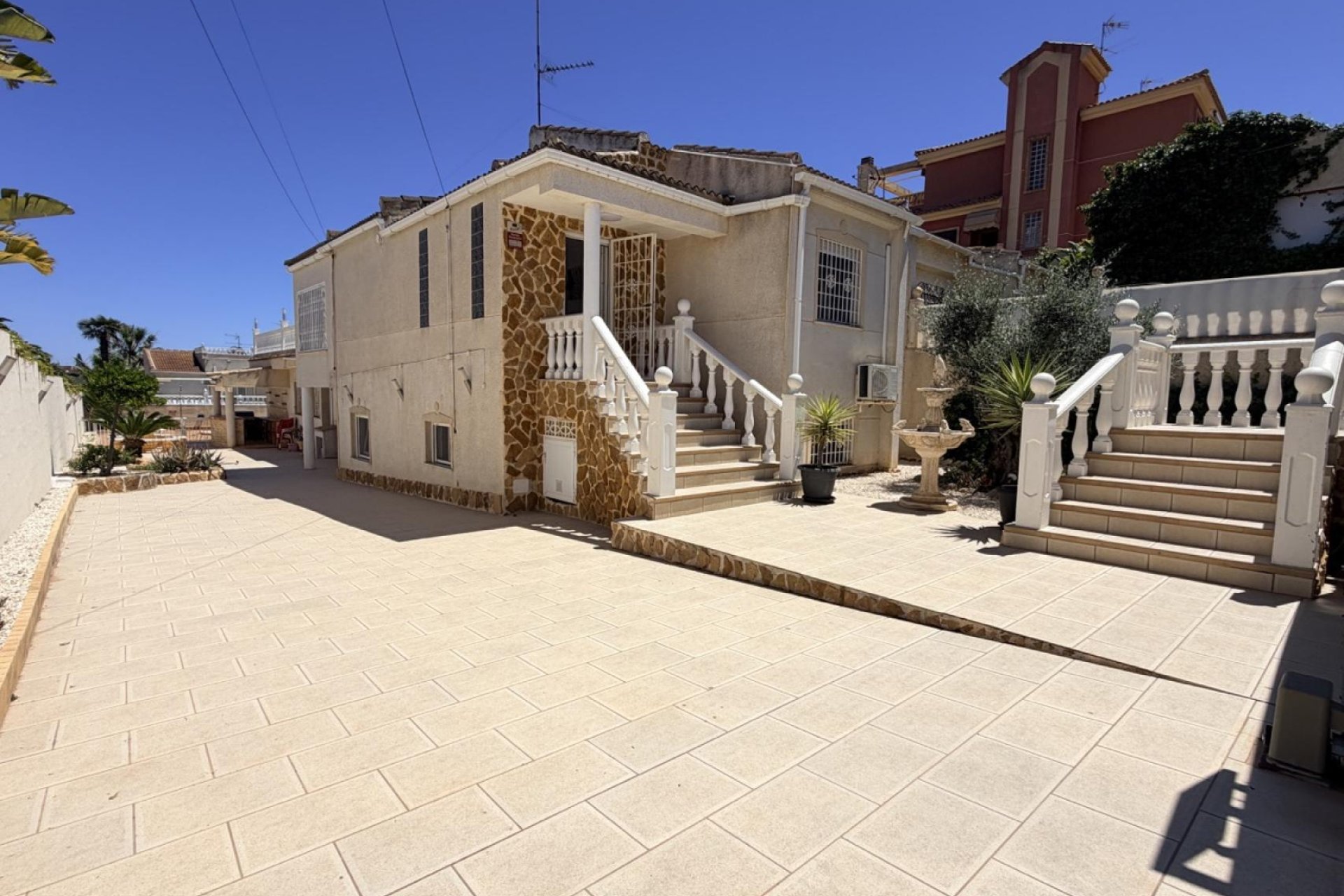 Resale - Villa -
Torrevieja - Costa Blanca