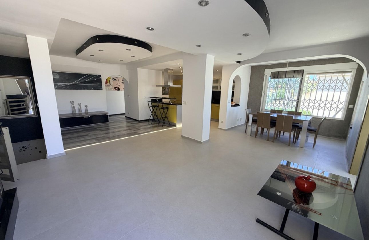 Resale - Villa -
Torrevieja - Costa Blanca