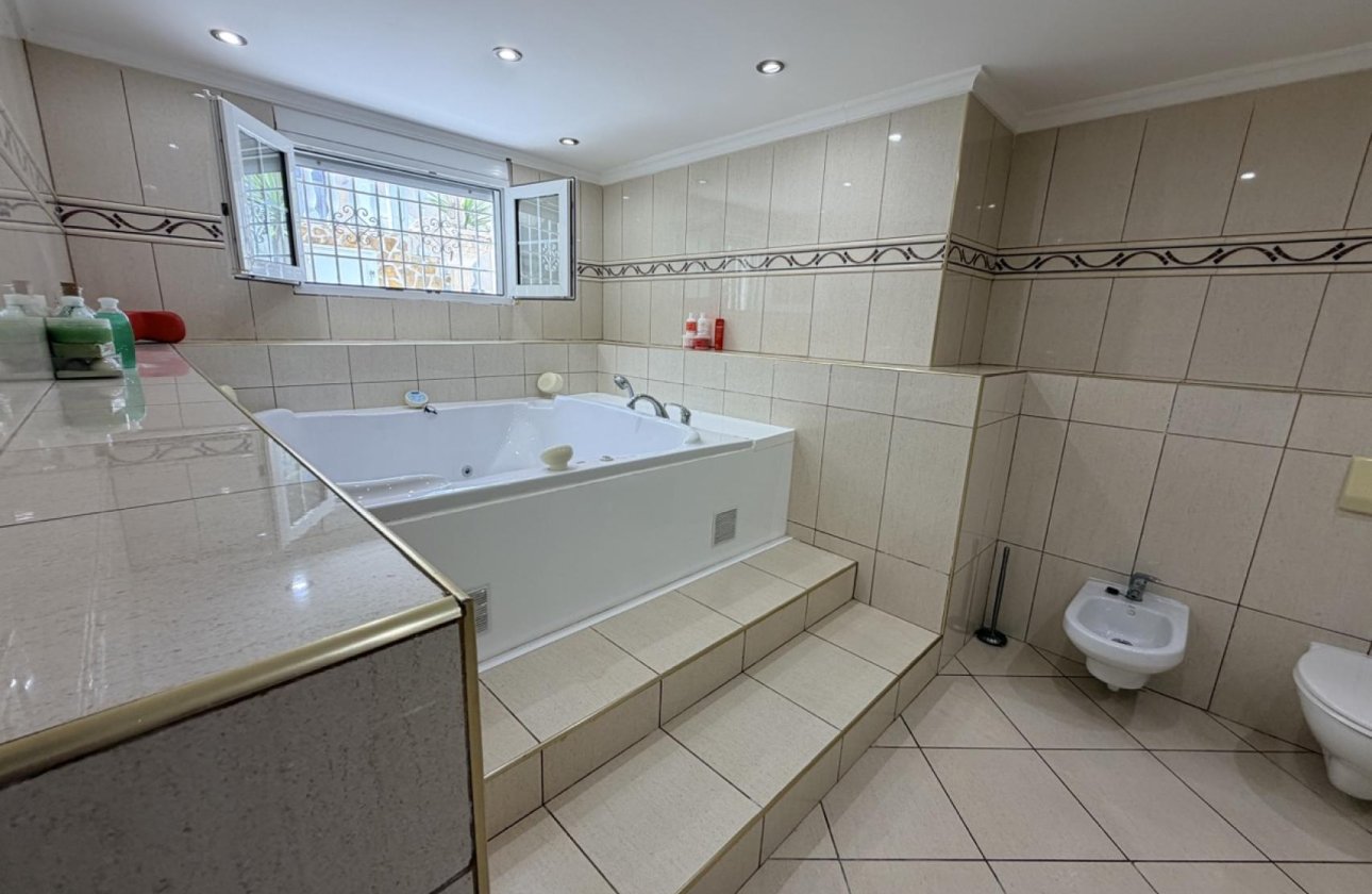 Resale - Villa -
Torrevieja - Costa Blanca