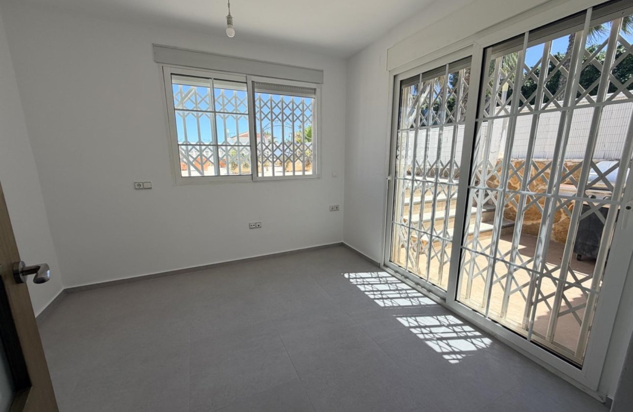 Resale - Villa -
Torrevieja - Costa Blanca