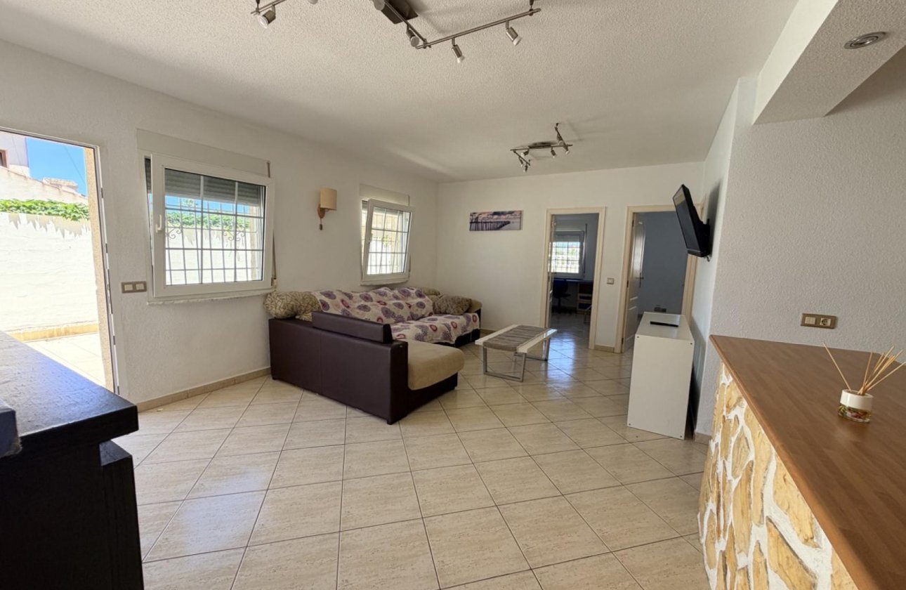 Resale - Villa -
Torrevieja - Costa Blanca